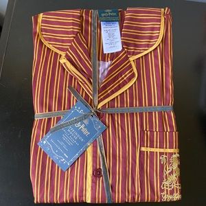 NEW WITH TAGS GRYFFINDOR ADULTS PAJAMAS SIZE M